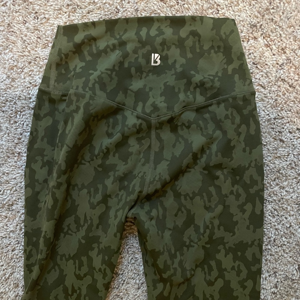 Buffbunny Size M leggings, great preowned condition
